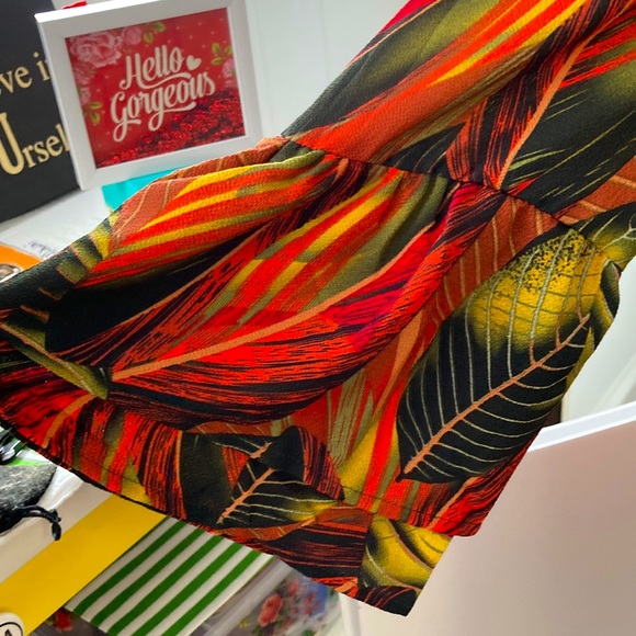 Leaf print dress. Flutter sleeves. Lined. Zip back closure. - Picture 3 of 4